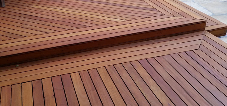 Redwood Decking Material in Compton, CA